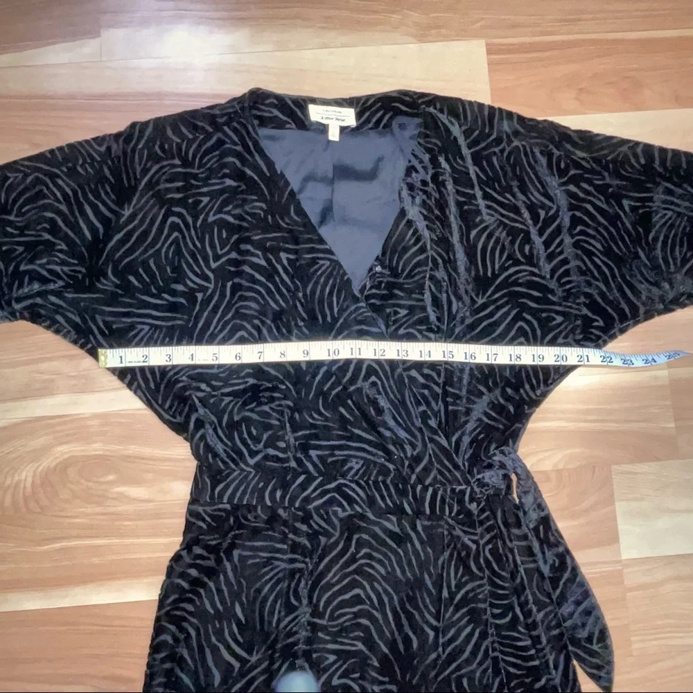 Paris Atelier & Other Stories Black Zebra Texture  Velvet Wrap Dress Size Small - Picture 5 of 15